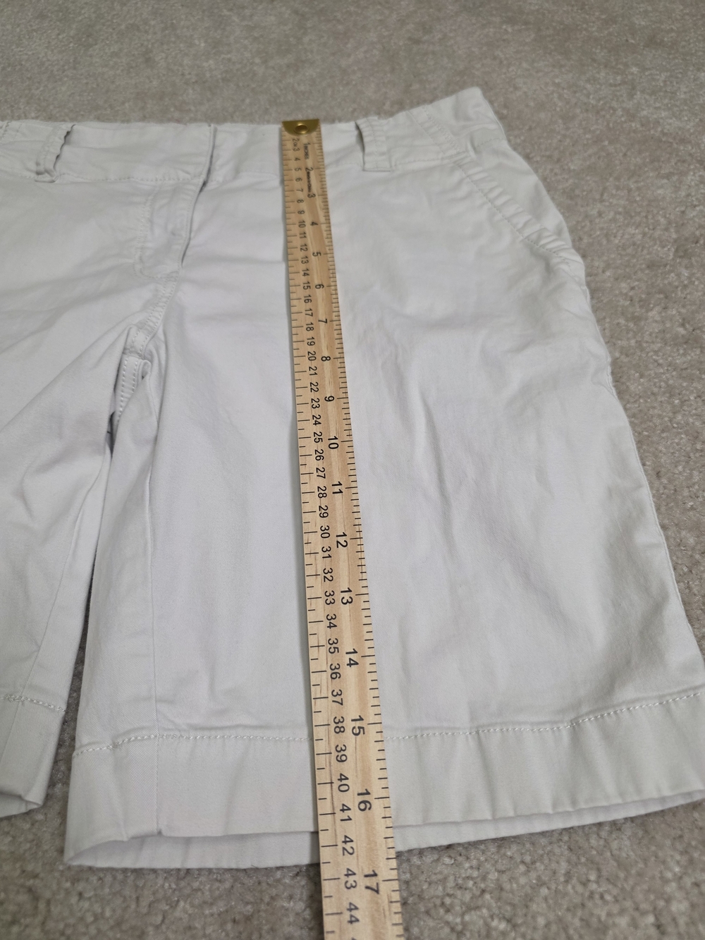 Vineyard Vines White Cargo Shorts Size 6 - Picture 6 of 10